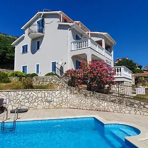 apartments-villa-iva-ravni.in-istria.net/